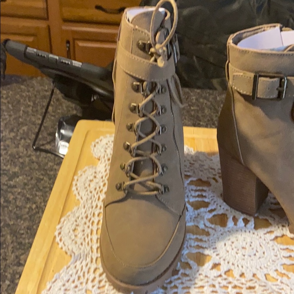 Camel boots